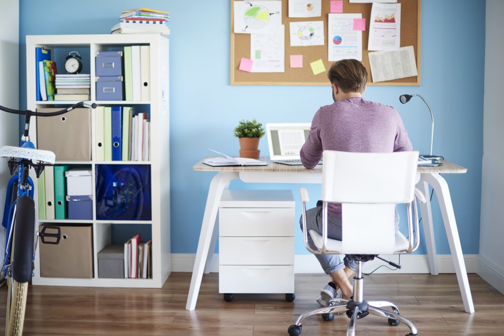 Rugalmas home office és hybrid munkavégzés egy modern álláshirdetésben
